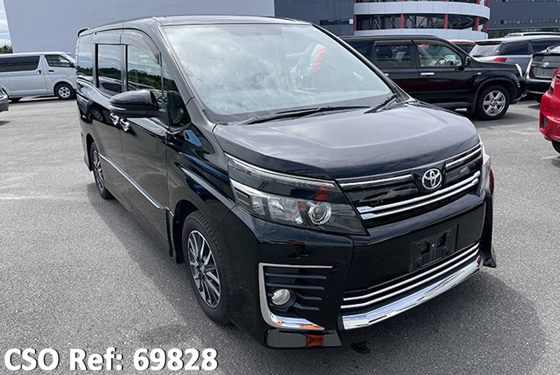 Toyota / Voxy 2014